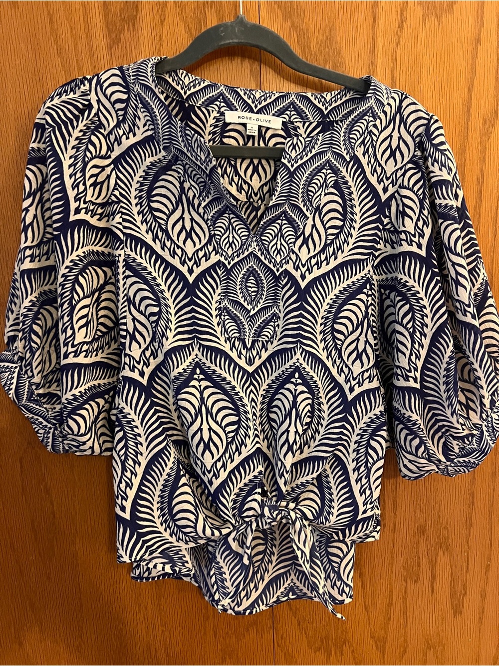 Rose & Olive Navy and White Tie-Front Printed Blouse small